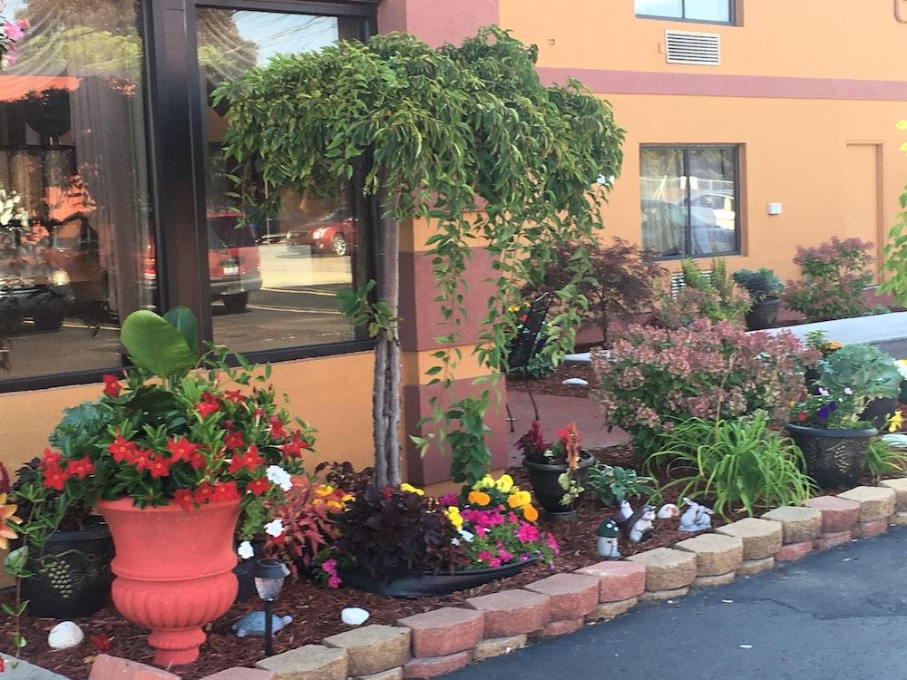 A Victory Inn - West Dearborn Dearborn Heights Exterior photo